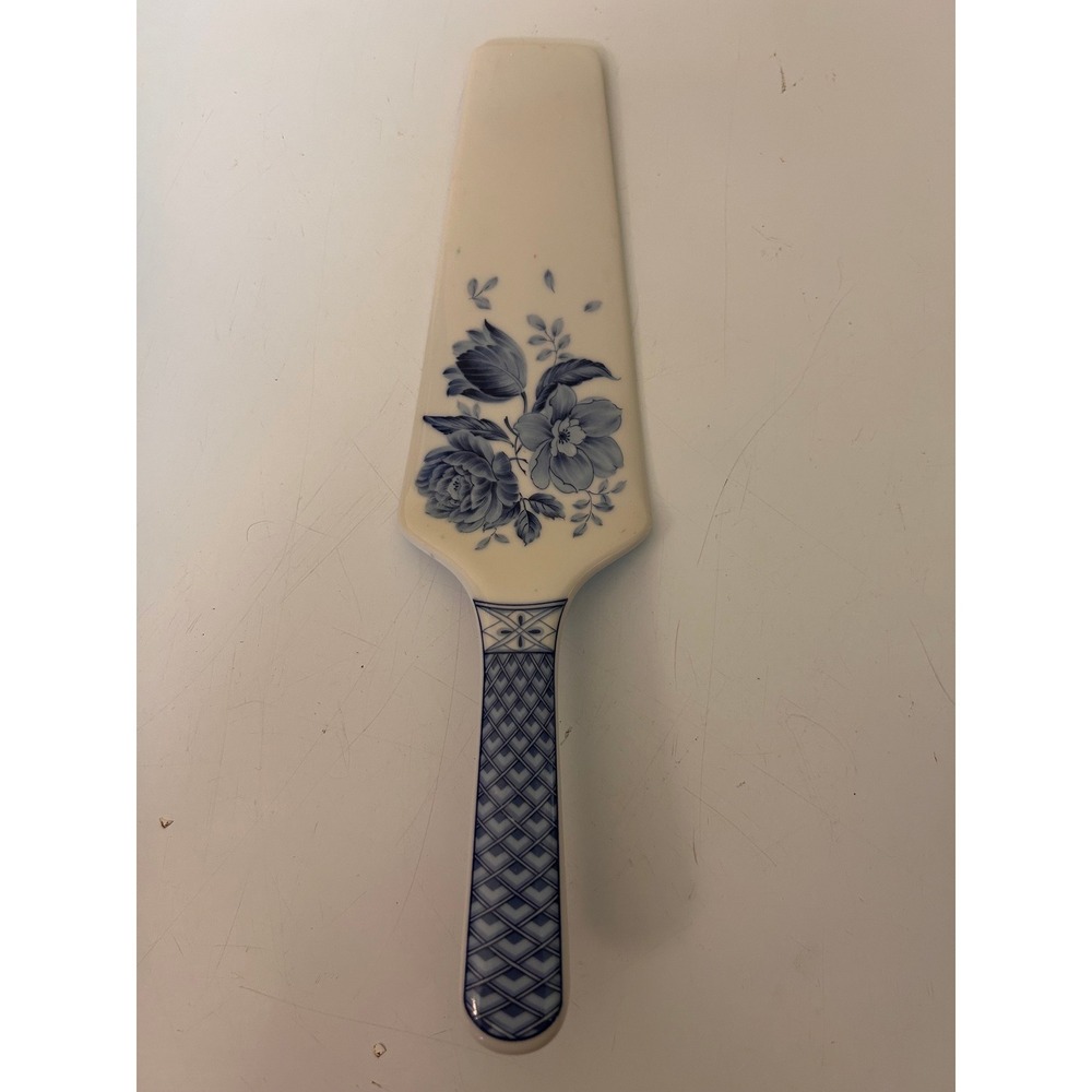 Vintage Sheffield Blue Floral Ceramic Cake Pie Server White Porcelain 9.5 Inch